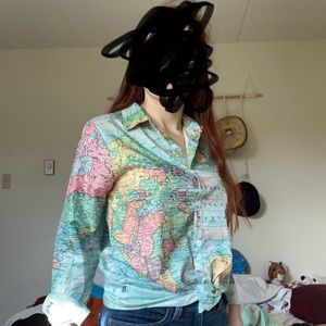 World map shirt - S